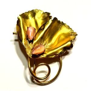 Gold brooch mod flower leaf shape polished pink stones Art Nouveau style organic